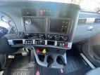 Interior radio and navigation system for this 2021 Kenworth T680 (Stock number: UMJ435075)