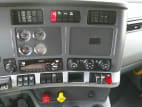 Interior radio and navigation system for this 2021 Kenworth T680 Short Hood (Stock number: UMJ436561)