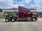 Exterior full passenger side for this 2021 Kenworth T680 Short Hood (Stock number: UMJ436576)