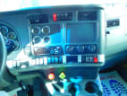 Interior radio and navigation system for this 2021 Kenworth T680 Short Hood (Stock number: UMJ436589)
