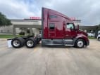 Exterior full passenger side for this 2021 Kenworth T680 Short Hood (Stock number: UMJ436671)