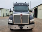 Exterior full front view for this 2021 Kenworth T880 (Stock number: UMJ445522)