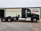 Exterior full passenger side for this 2021 Kenworth T880 (Stock number: UMJ445522)