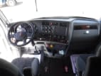 Interior cockpit for this 2021 Kenworth T680 (Stock number: UMJ446018)