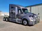 Exterior front passenger side for this 2021 Kenworth T680 (Stock number: UMJ456706)