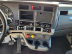 Interior radio and navigation system for this 2021 Kenworth T680 (Stock number: UMJ456706)