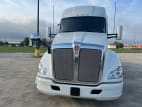 Exterior full front view for this 2021 Kenworth T680 (Stock number: UMJ459263)