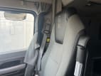 Interior seats for this 2021 Kenworth T680 (Stock number: UMJ459263)