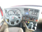 Interior cockpit for this 2021 Kenworth T680 (Stock number: UMJ468997)