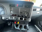 Interior radio and navigation system for this 2023 Kenworth T680 (Stock number: UPJ236845)