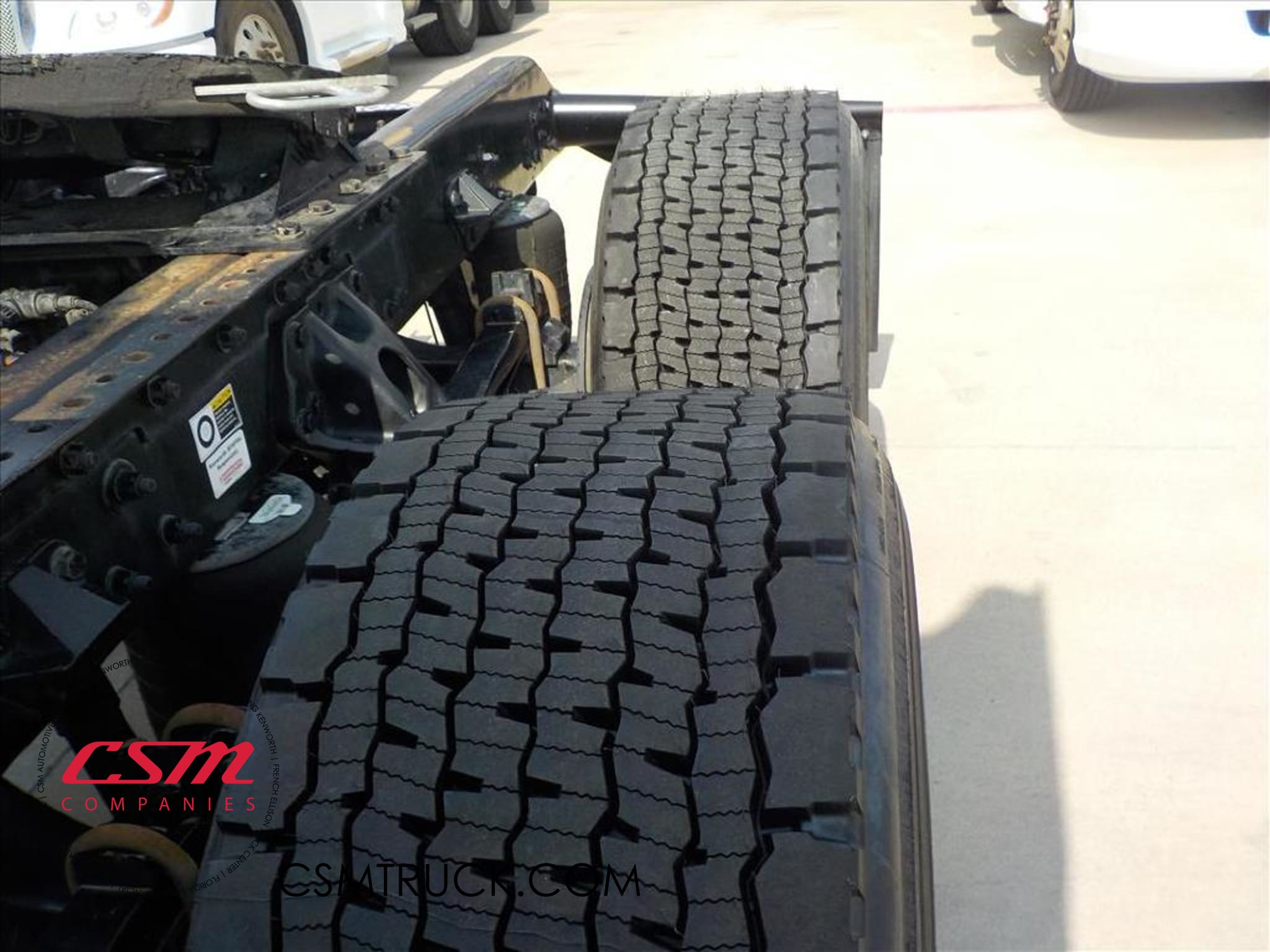 Driver side rear frame and tire tread for this 2019 Kenworth T680 (Stock number: UKJ233176)