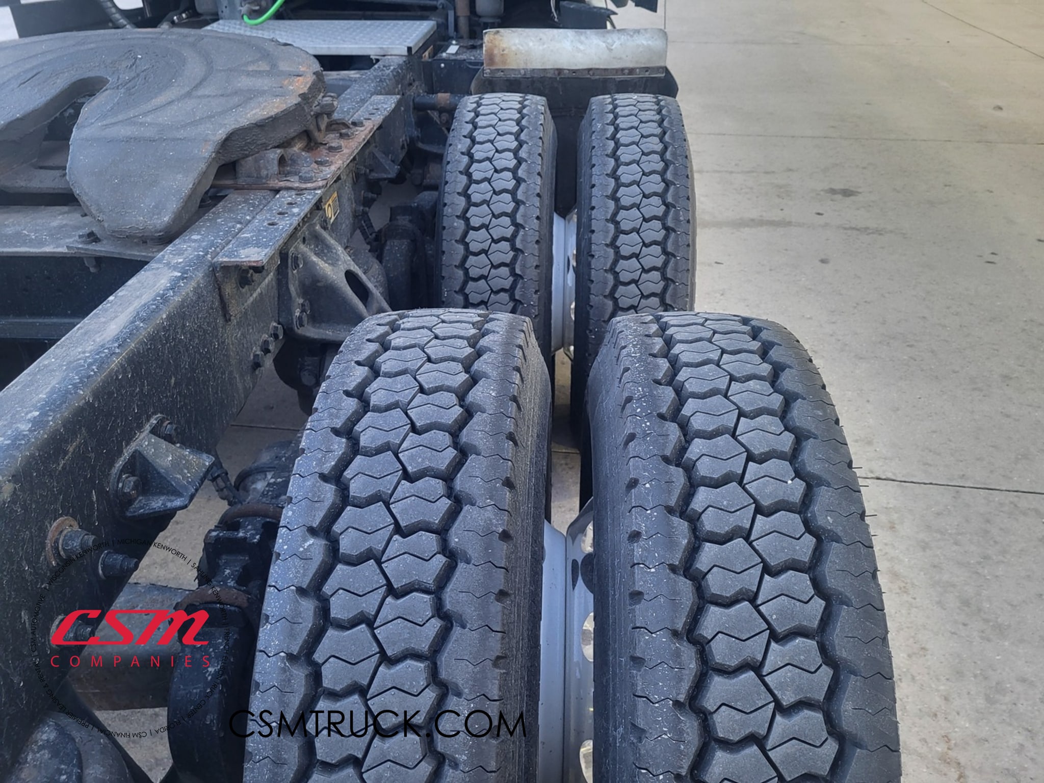 Passenger side rear frame and tire tread for this 2019 Kenworth T680 (Stock number: UKJ297535)