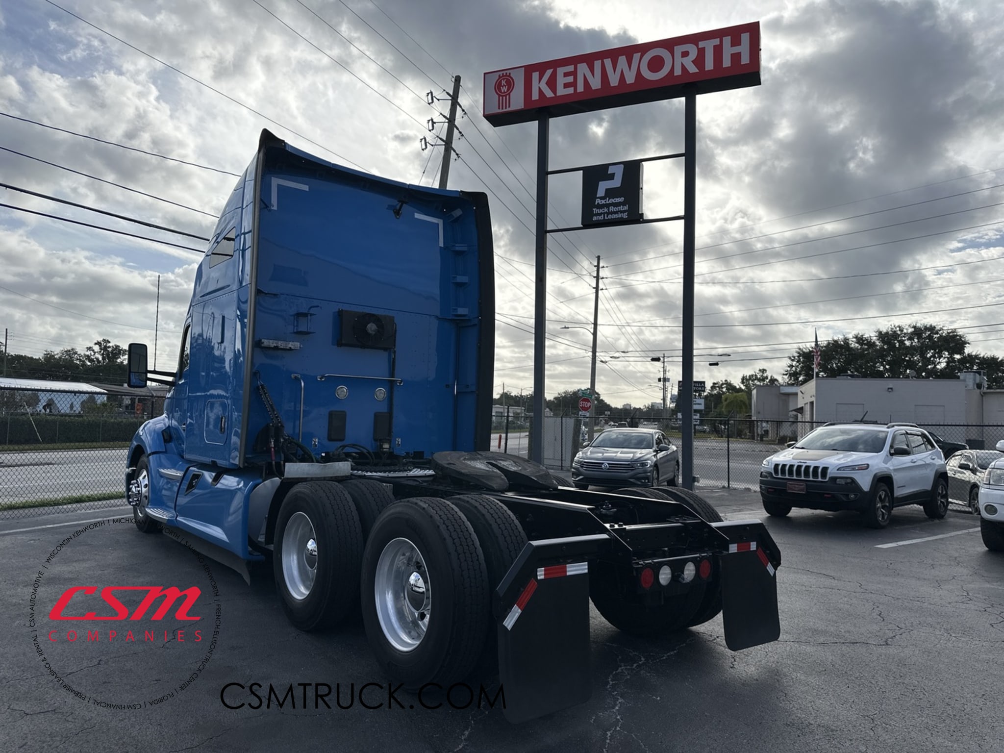 Exterior rear driver side for this 2020 Kenworth T680 (Stock number: ULJ354272)