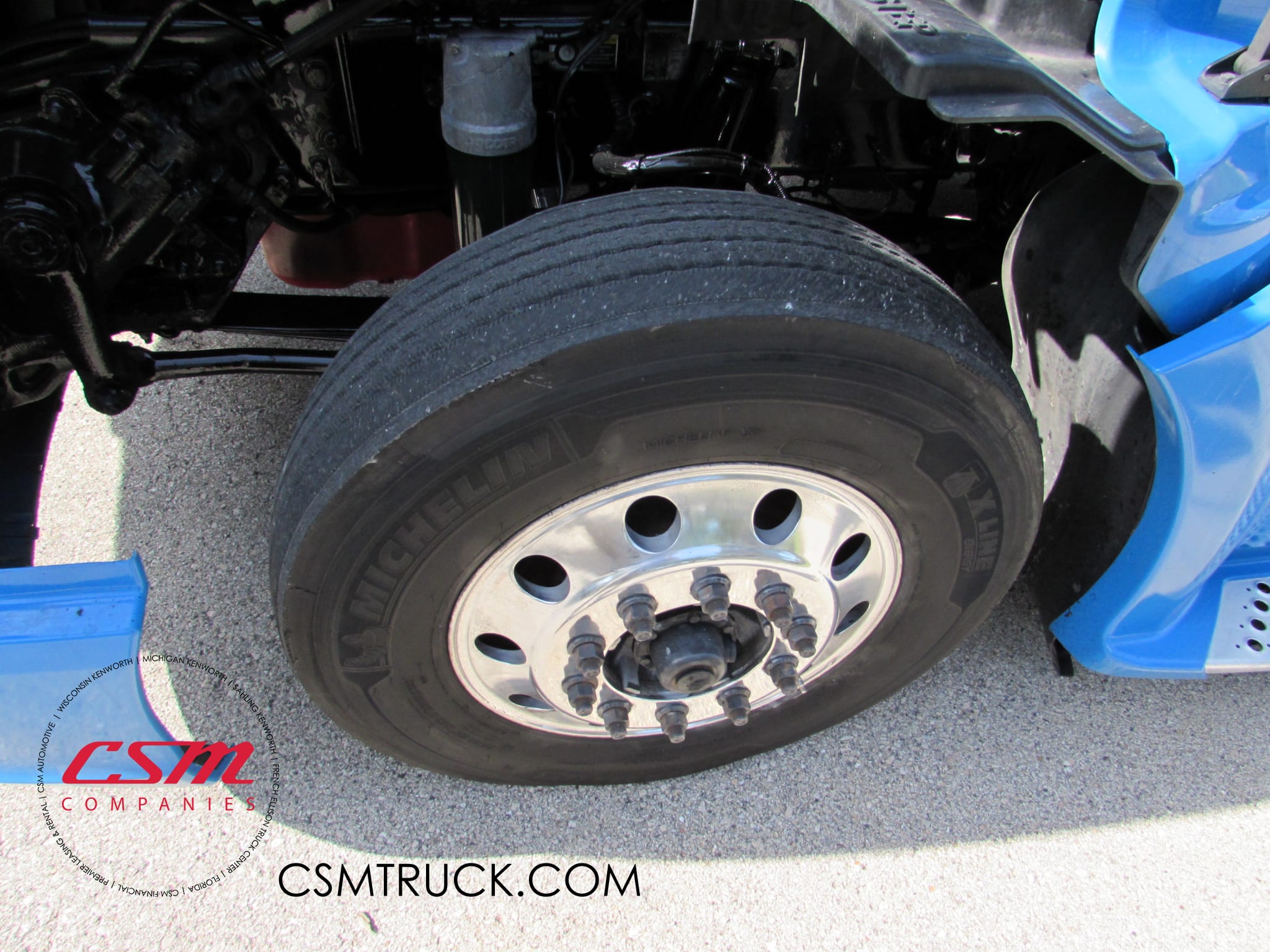 Driver side front tire tread for this 2020 Kenworth T680 (Stock number: ULJ354301)