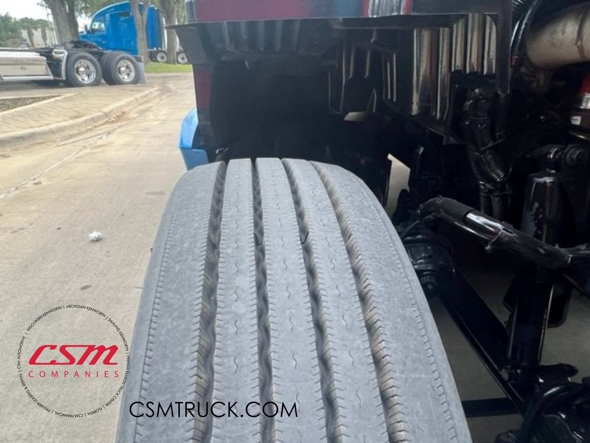Passenger side front tire tread for this 2020 Kenworth T680 (Stock number: ULJ354303)