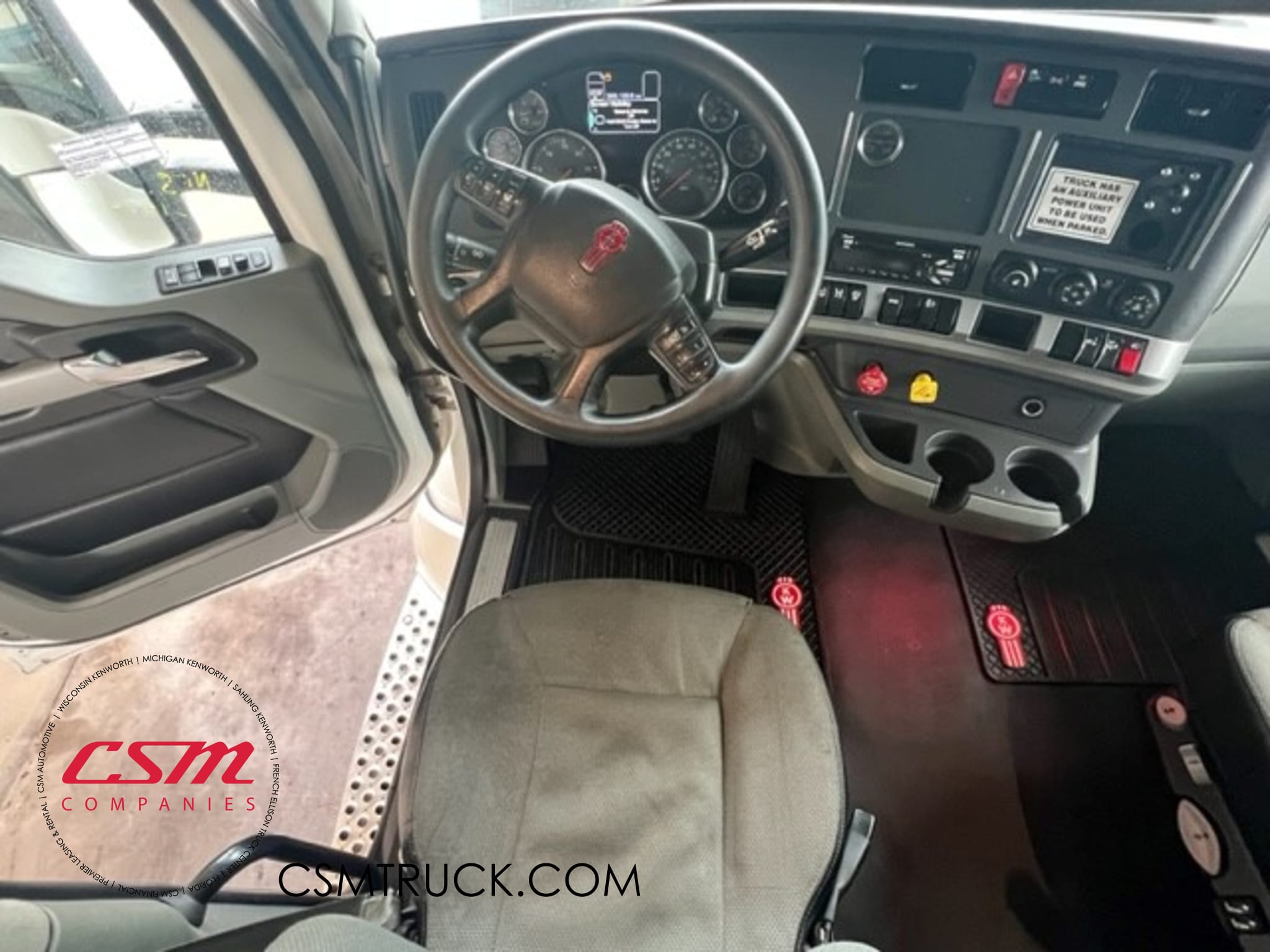 Interior dash for this 2020 Kenworth T680 (Stock number: ULJ354326)