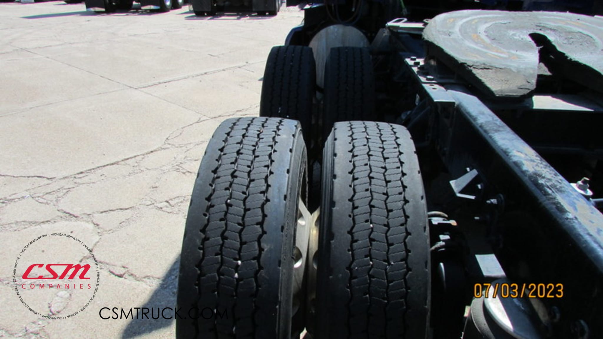 Driver side rear frame and tire tread for this 2020 Kenworth T680 (Stock number: ULJ354405)