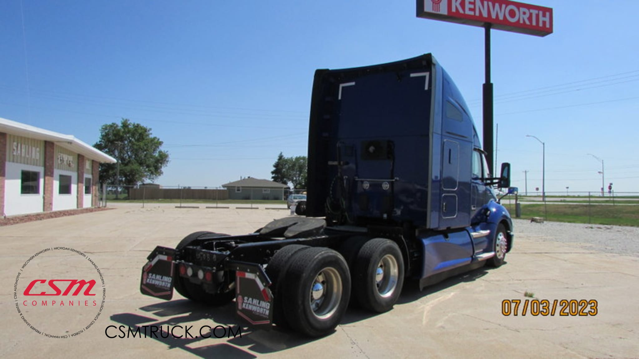 Exterior rear passenger side for this 2020 Kenworth T680 (Stock number: ULJ354405)