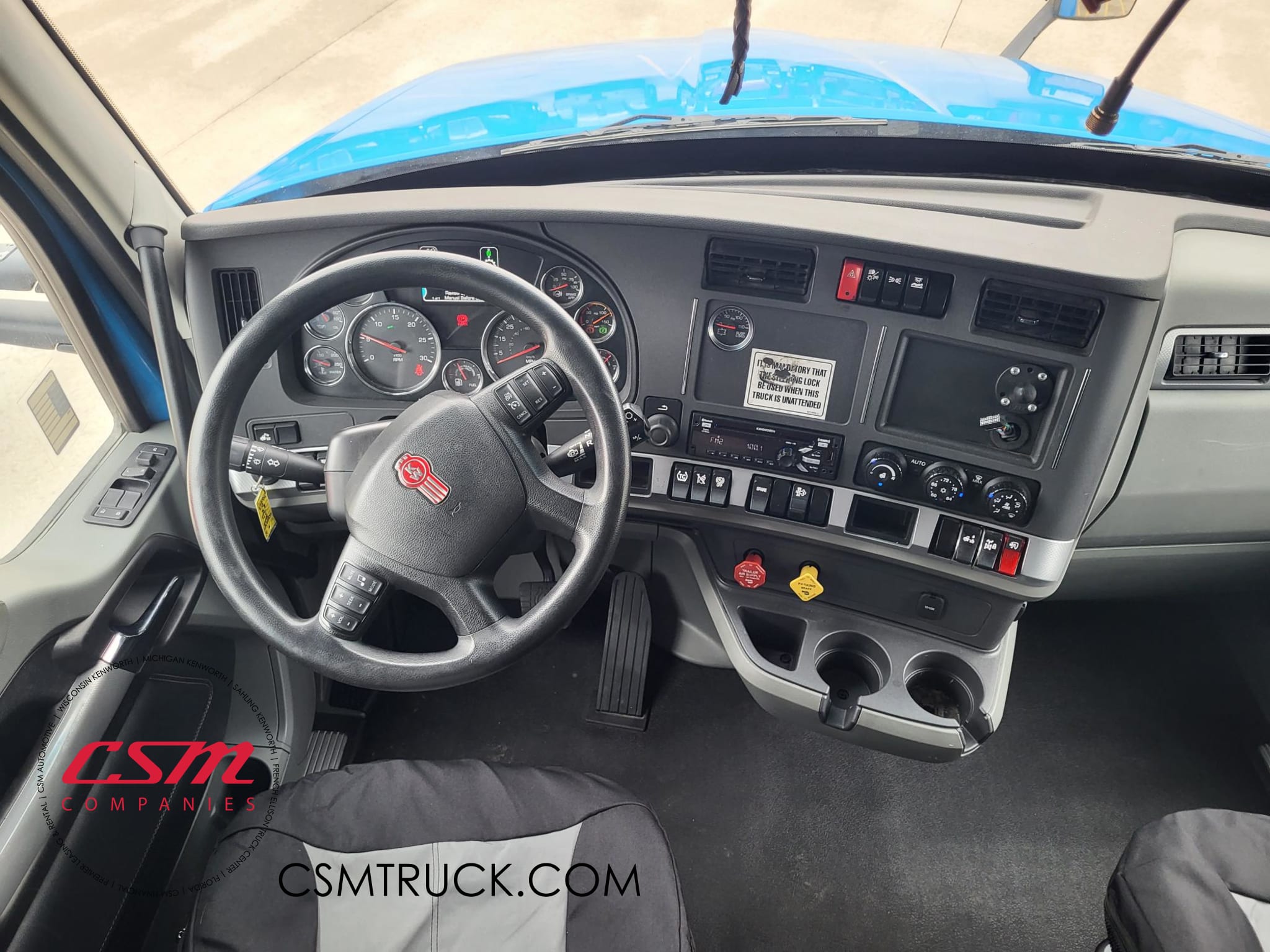 Interior dash for this 2020 Kenworth T680 (Stock number: ULJ354427)