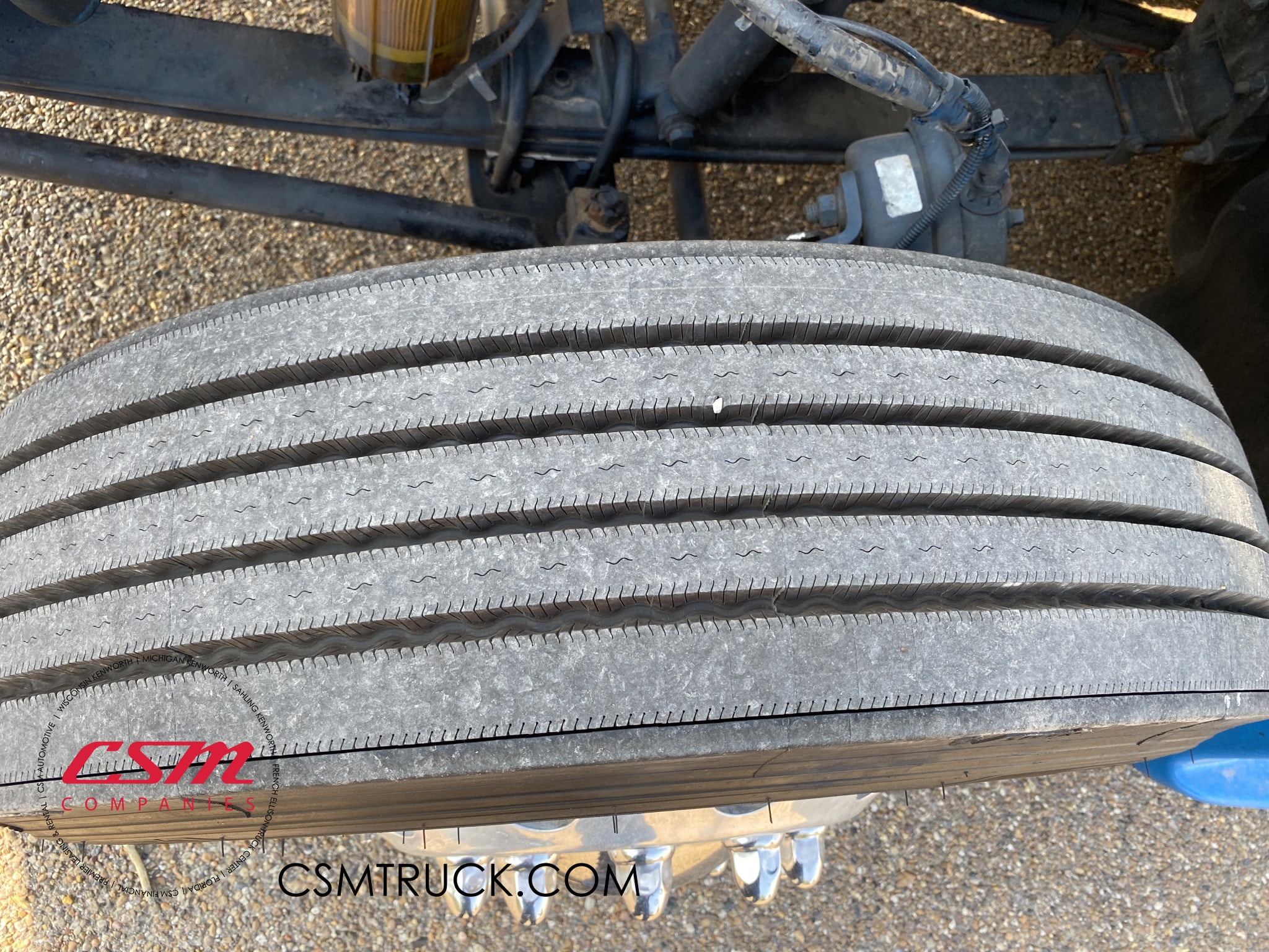 Passenger side front tire tread for this 2020 Kenworth T680 (Stock number: ULJ354455)