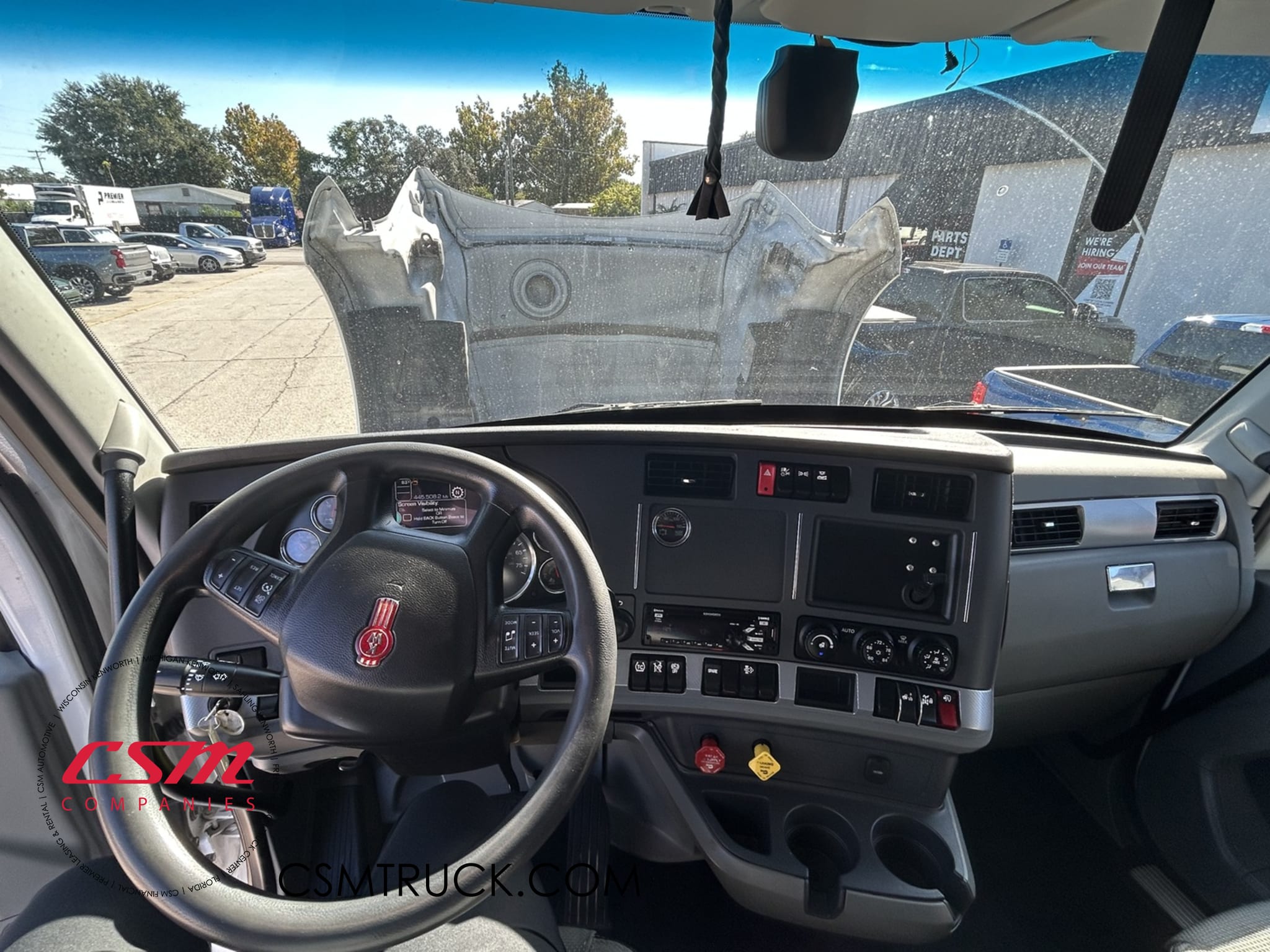 Interior dash for this 2020 Kenworth T680 (Stock number: ULJ354471)