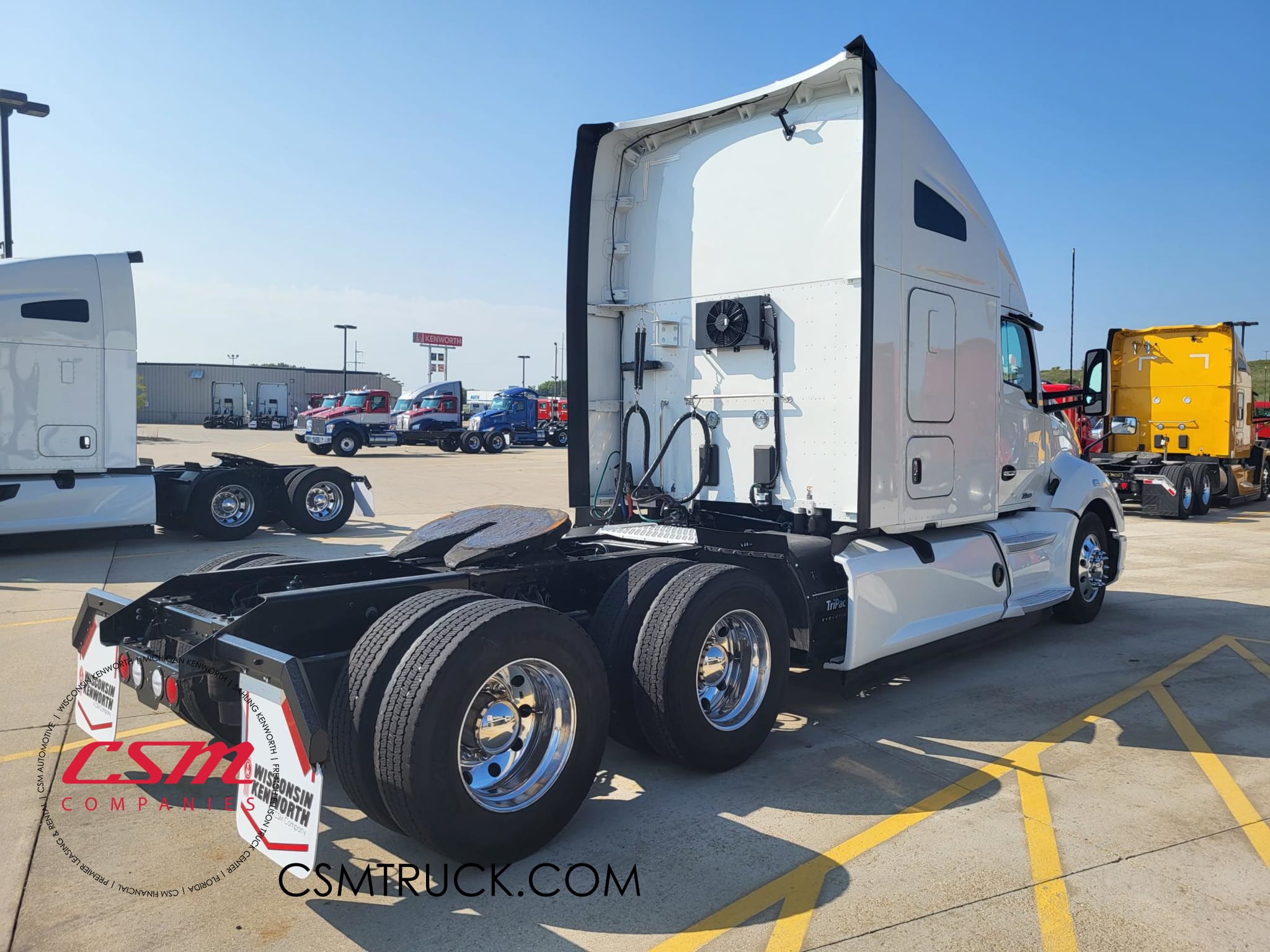 Exterior rear passenger side for this 2020 Kenworth T680 (Stock number: ULJ354564)