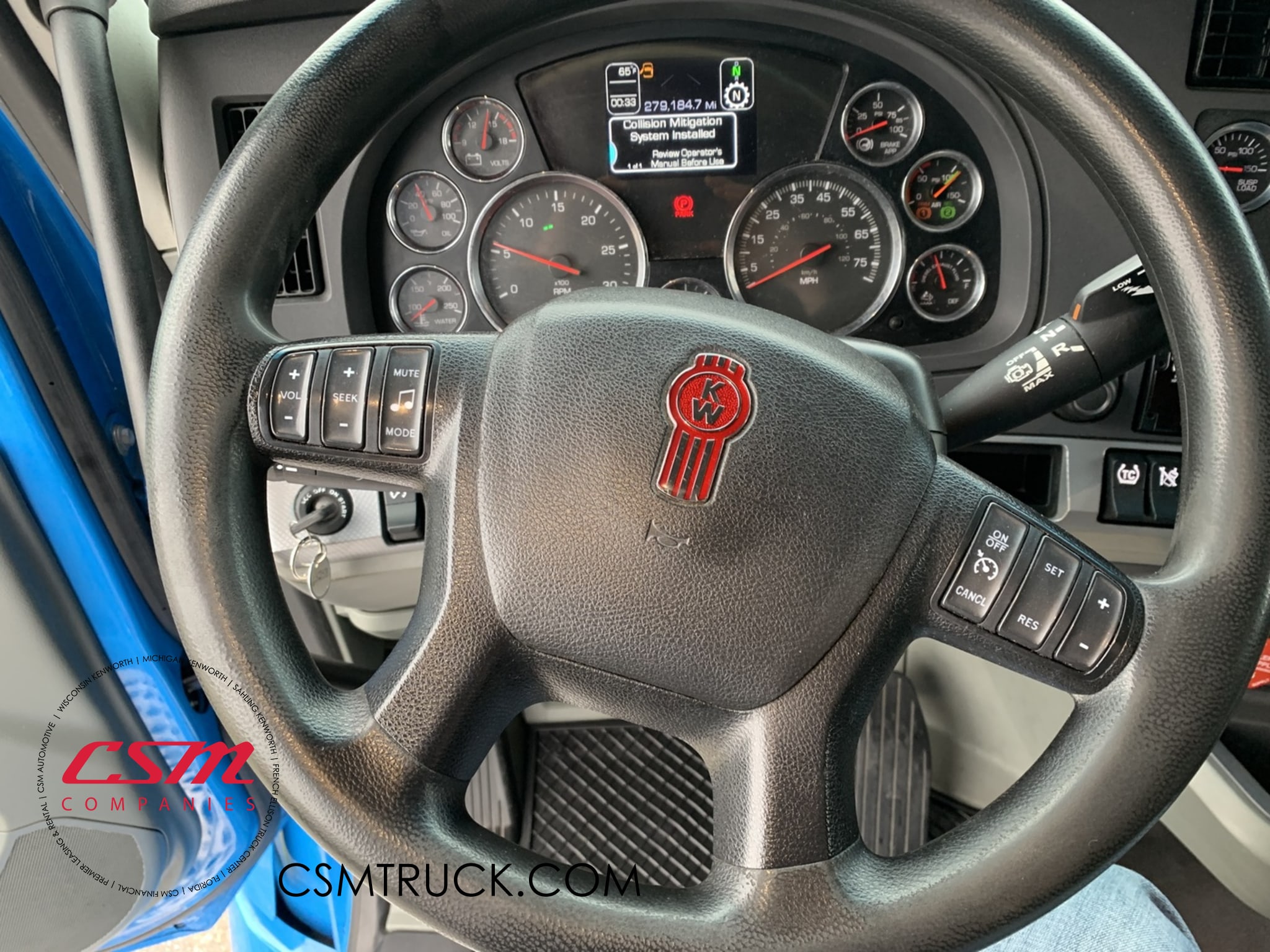 Interior steering wheel for this 2020 Kenworth T680 (Stock number: ULJ354632)