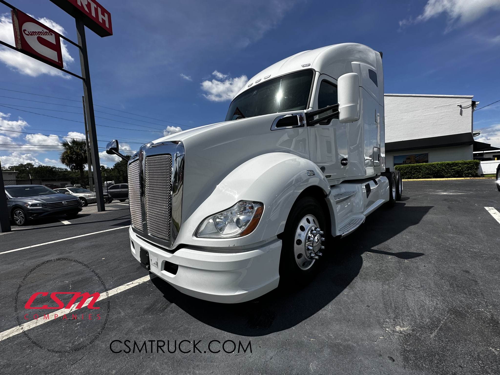Exterior front drivers side for this 2020 Kenworth T680 (Stock number: ULJ418915)