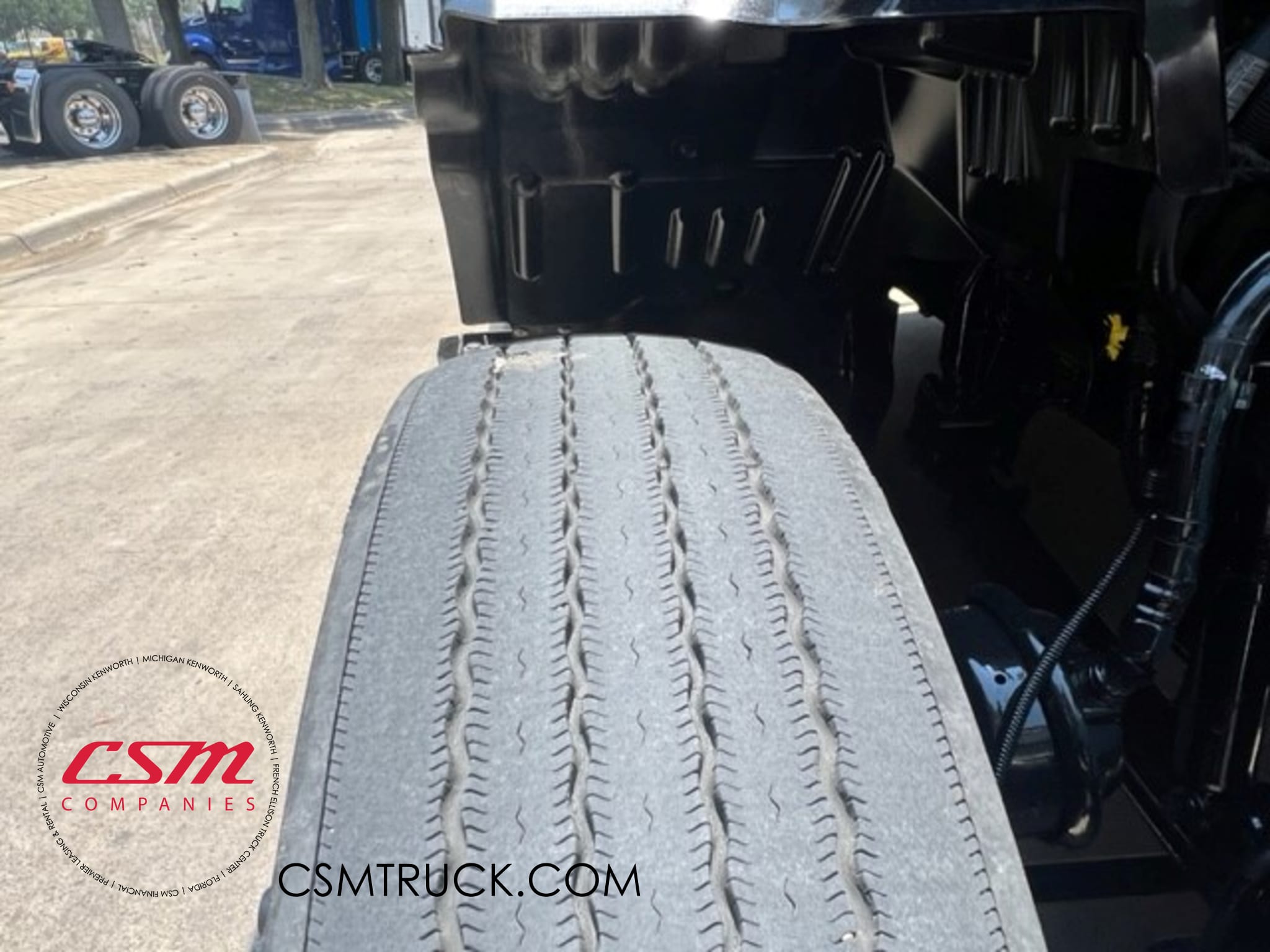 Passenger side front tire tread for this 2023 Kenworth T680 (Stock number: UPJ236845)