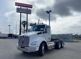 Exterior front drivers side for this 2025 Kenworth T880 (Stock number: SJ129728)