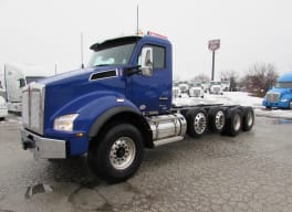 Exterior front drivers side for this 2024 Kenworth T880 Short Hood (Stock number: SJ387267)