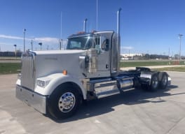 Exterior front drivers side for this 2025 Kenworth W900L (Stock number: SR154456)