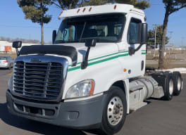 Exterior front drivers side for this 2016 Freightliner Cascadia (Stock number: UGLHA3433)