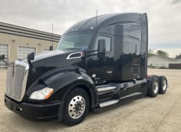 Exterior front drivers side for this 2019 Kenworth T680 (Stock number: UKJ297445)