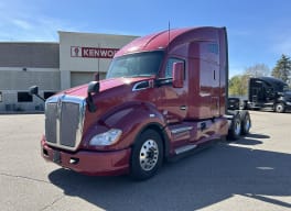 Exterior front drivers side for this 2019 Kenworth T680 (Stock number: UKJ297564)