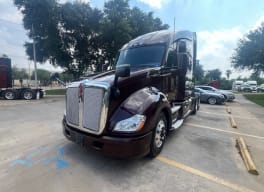 Exterior front drivers side for this 2019 Kenworth T680 (Stock number: UKJ297576)