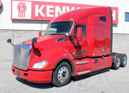 Exterior front drivers side for this 2019 Kenworth T680 (Stock number: UKJ297589)