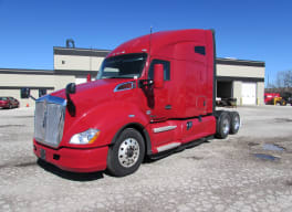 Exterior front drivers side for this 2019 Kenworth T680 (Stock number: UKJ297601)