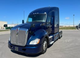 Exterior front drivers side for this 2019 Kenworth T680 (Stock number: UKJ297630)