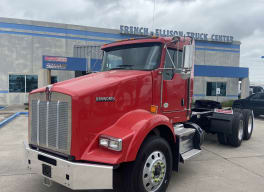 Exterior front drivers side for this 2020 Kenworth T800 (Stock number: ULJ384456)