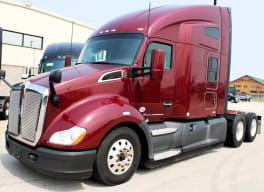 Exterior front drivers side for this 2021 Kenworth T680 Short Hood (Stock number: UMJ436601)