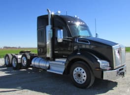 Exterior front passenger side for this 2021 Kenworth T880 (Stock number: UMJ445523)