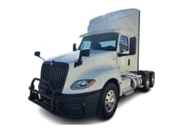 Featured image with white background for this 2021 International LT Series (Stock number: UMN145463)