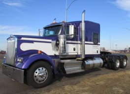 Exterior front drivers side for this 2022 Kenworth W900L (Stock number: UNR461066)