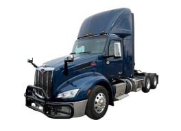 Featured image with white background for this 2025 Peterbilt 579 (Stock number: USD739466)