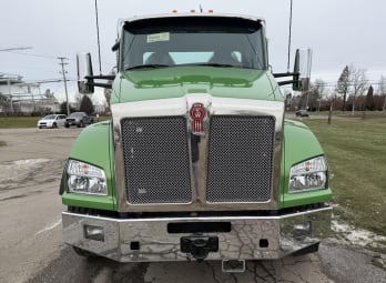 Exterior full front view for this 2025 Kenworth T880 (Stock number: SJ169668)