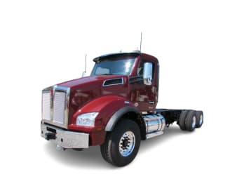 Featured image with white background for this 2025 Kenworth T880 Short Hood (Stock number: SJ173927)