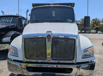 Exterior full front view for this 2025 Kenworth T280 (Stock number: SM138599)