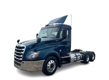 Featured image with white background for this 2020 Freightliner Cascadia (Stock number: ULLLL6996)