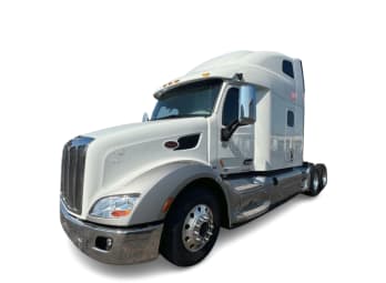 Featured image with white background for this 2021 Peterbilt 579 (Stock number: UMD759984)